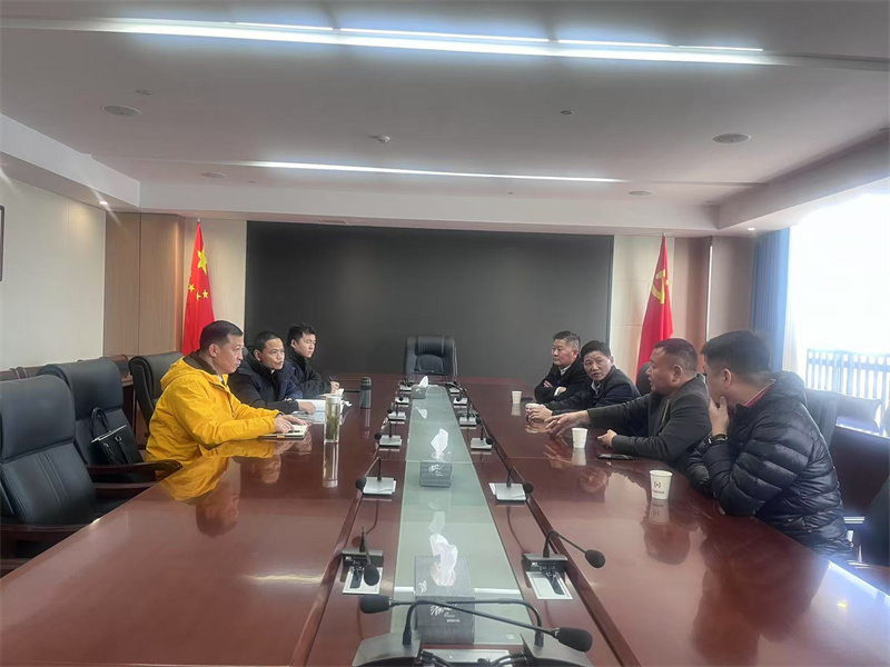 3月6日，浙江寧波徽州商會、寧波豐潤協(xié)成公司董事長方利年一行赴集團考察調(diào)研，潘總、望豐公司陪同調(diào)研座談。.jpg