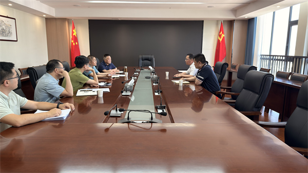 6月17日，中石化黃山公司總經(jīng)理王程海一行就能源站合作事宜開展座談交流，洪董、吳書記，資規(guī)局張局長參加座談。.jpg