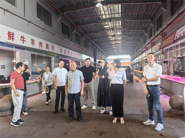 8月28日，高主任帶隊，文明辦、市監(jiān)局、徽投集團到浙江衢州農(nóng)商城、新農(nóng)都批發(fā)市場和明輝蔬果配送公司調(diào)研學習食材供應鏈配送項目.jpg