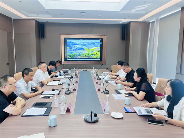 9月28日，深圳福美投資、深圳互聯(lián)網(wǎng)文化促進會、安徽瀚之源碳桐環(huán)?？萍加邢薰镜瓤蜕谈凹瘓F洽談項目合作事項，洪董、潘總、吳書記、余總及石潭公司參加座談。.jpg